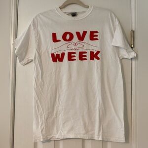 Love week graphic tee